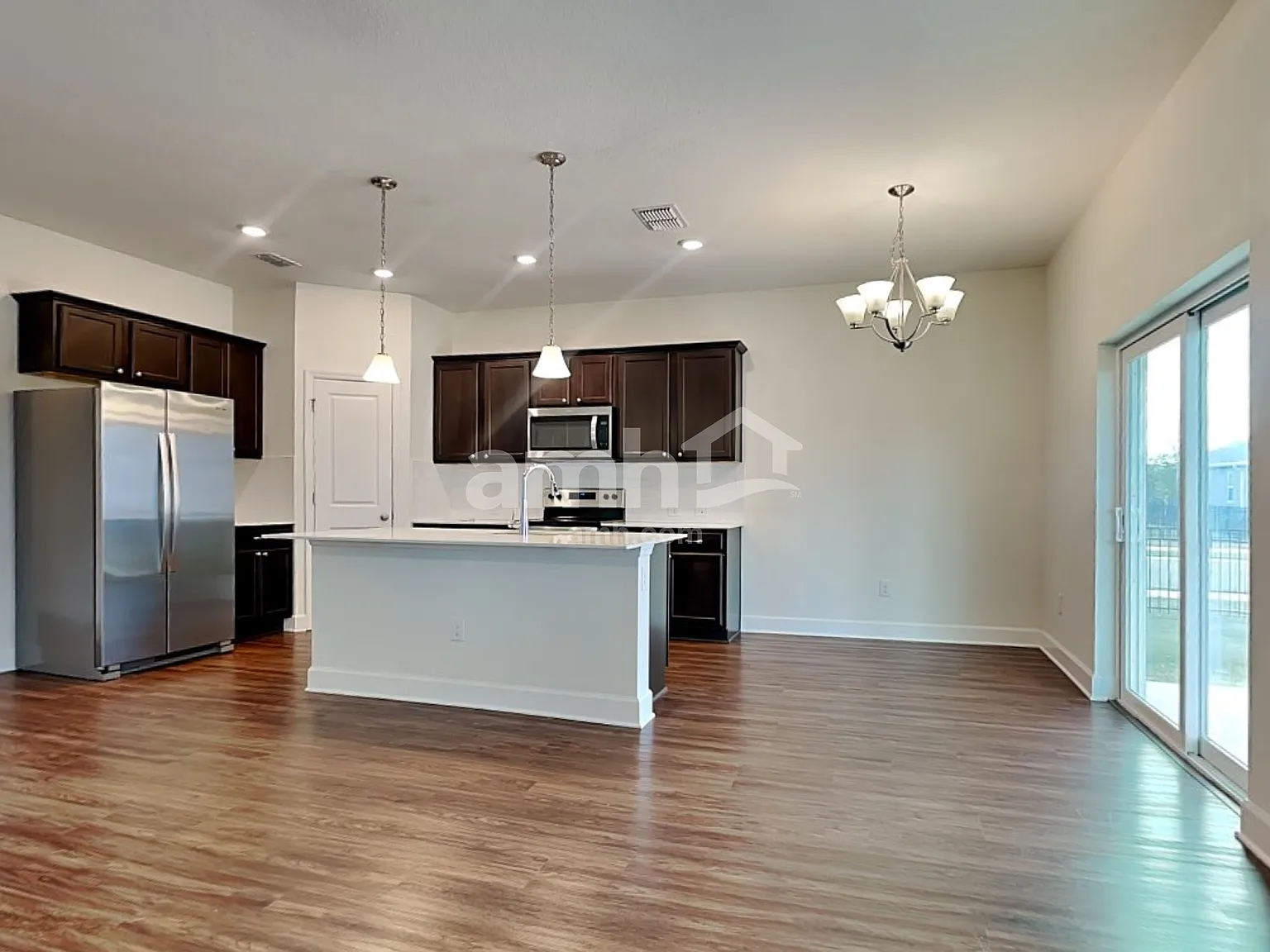 4 bed, 2.5 bath, 2297 sqft, $2,740 — Photo 4