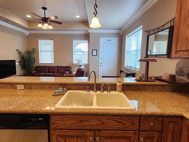 106 W Capricorn Dr — Photo 10