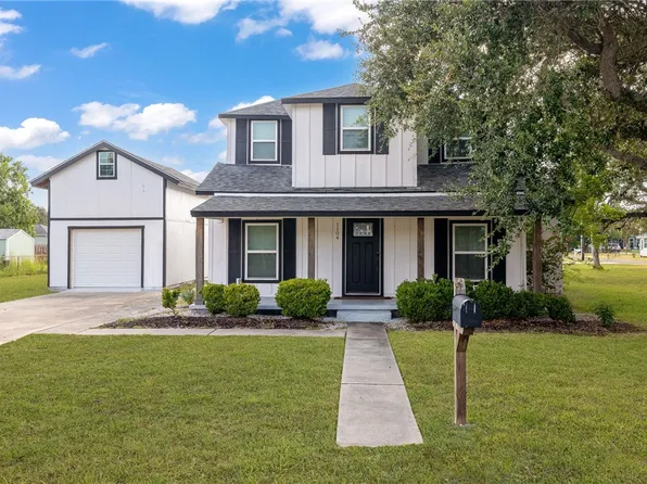 1104 N Allen St, Rockport, TX 78382