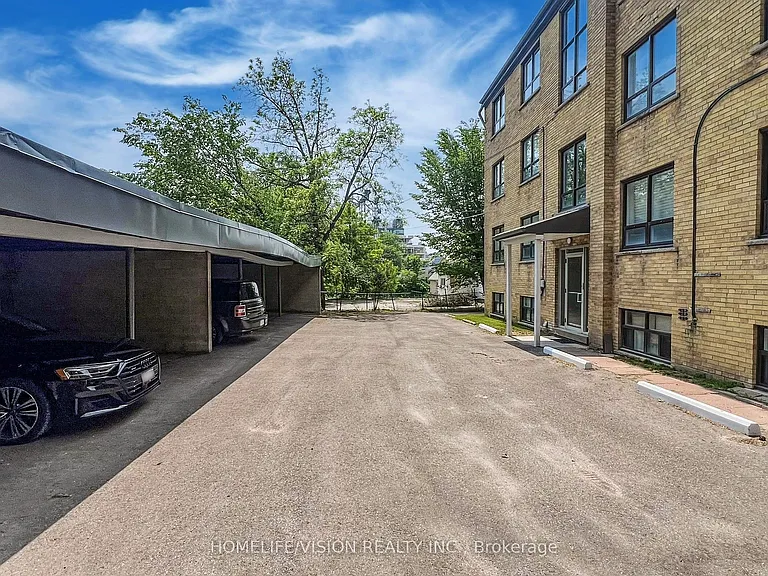 9901 Yonge St #4 — Photo 36