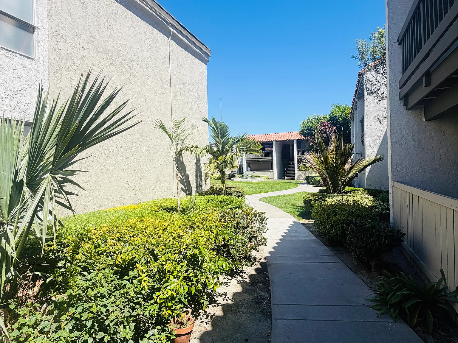 2 bed, 950 sqft, $2,695 — Photo 1