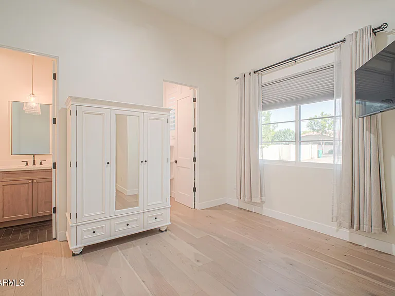 12424 E Victoria St — Photo 47