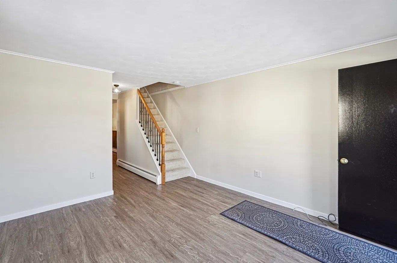 2 bed, 1100 sqft, $2,400 — Photo 3