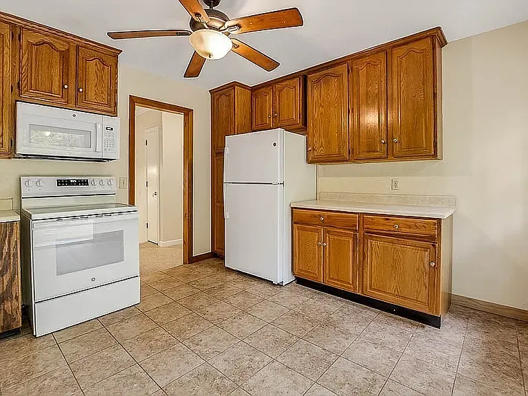 4 bed, 2016 sqft, $3,750 — Photo 4