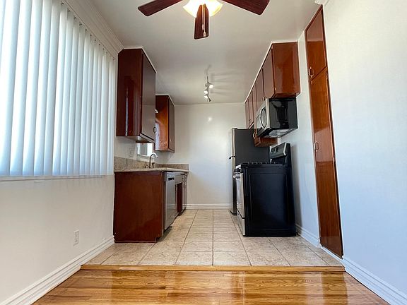 3rd image of 956 Wilcox Ave #46wge3f2v