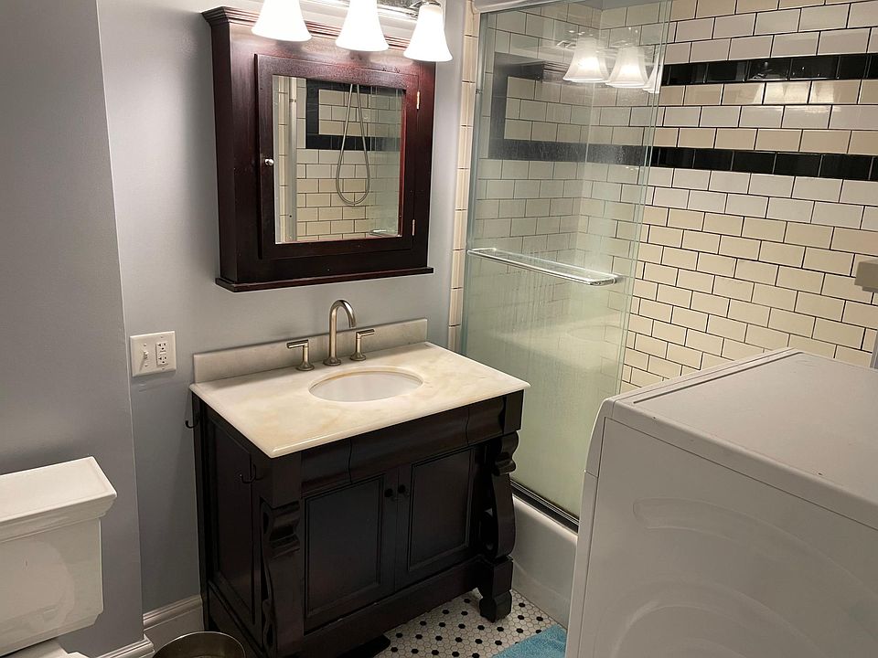 3rd Floor Full Bath with Washing Machine