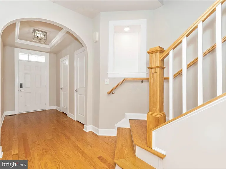 3838 Fulham Rd — Photo 3