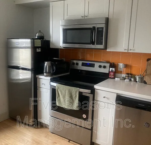 17 Drew St #19 — Photo 2