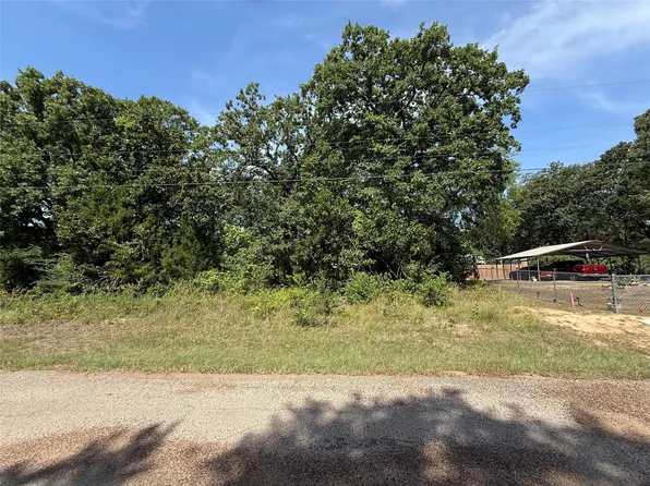 150 Running Deer Rd, Mabank, TX 75156