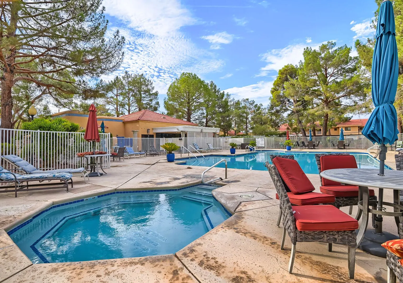 Charming 3-Bed Townhome in Quail Estates a Guard Gated 55+ Community with Amenities! — Photo 4