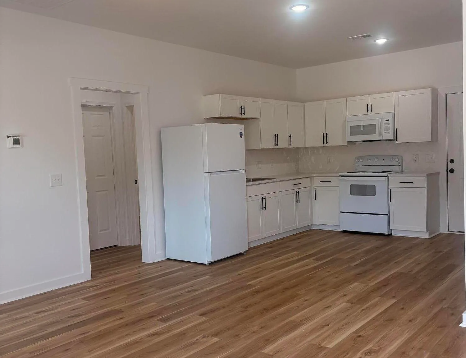 3 bed, 2.0 bath, $1,700 — Photo 2