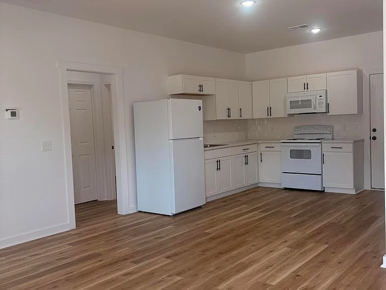 2342 Jolly Roger Dr SW — Photo 2