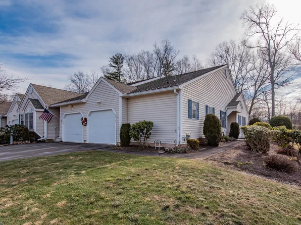 8410 Glacier Way #8410, Southington, CT 06489