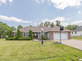 300 Breeze Dr, Carterville, IL 62918