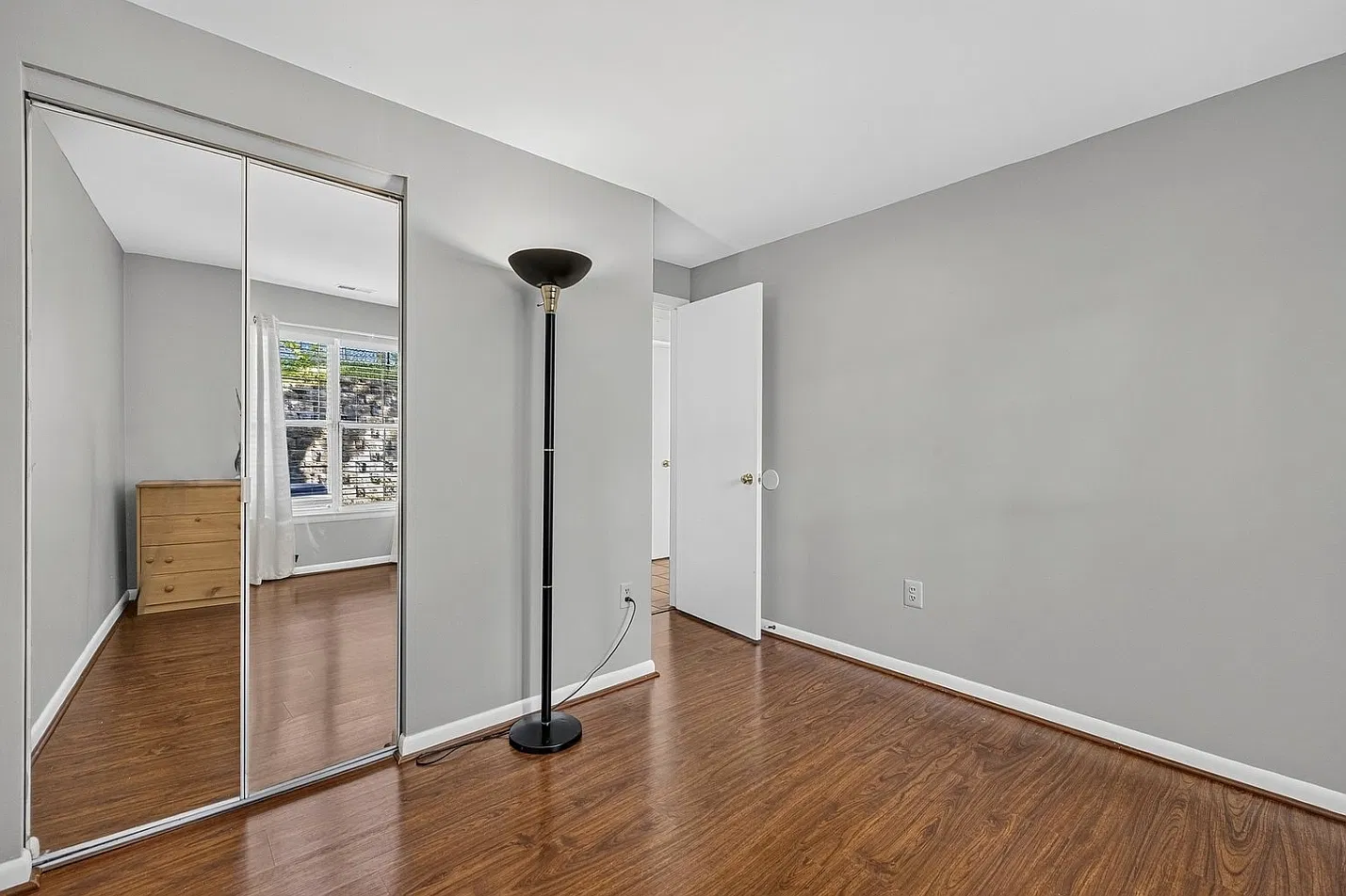 Royal Woods Ct, Gaithersburg — Photo 2