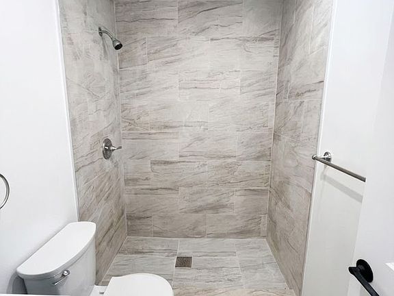 3rd image of 4058 Bassett St #B