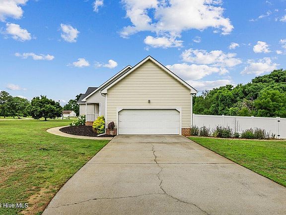 4th image of 211 Woodcroft Drive