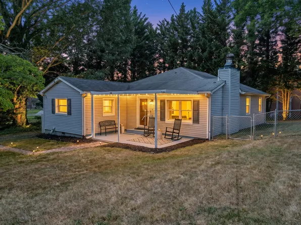 105 Barnett Rd, Salem, VA 24153