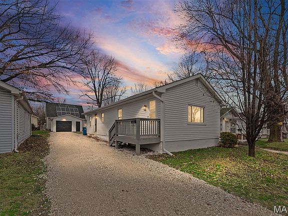 5th image of 509 Stowell Ave