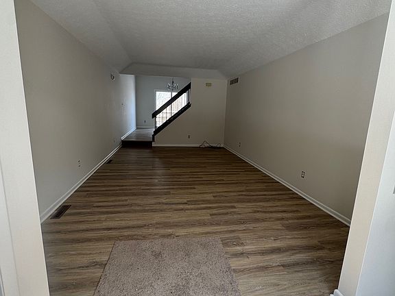 2nd image of 32 Spring Hl