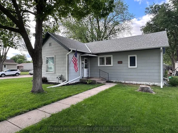 703 J St, Aurora, NE 68818