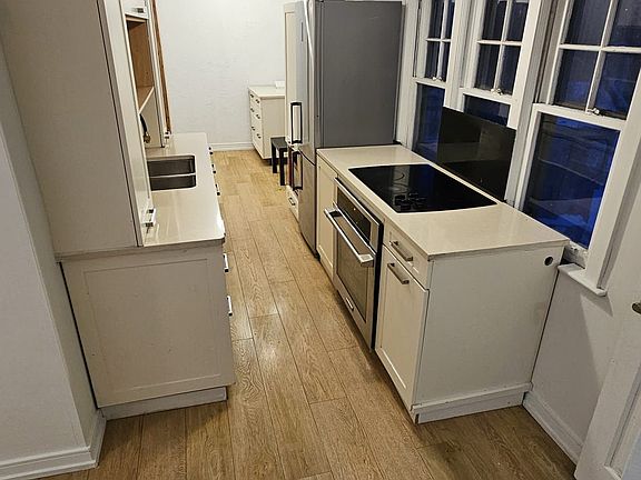 5th image of 233 Ellerslie Ave