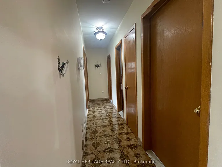 281 Driftwood Ave #MAIN FLOOR — Photo 12