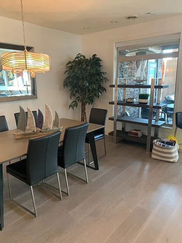 3 bed, 3.0 bath, 1400 sqft, $2,700 — Photo 4