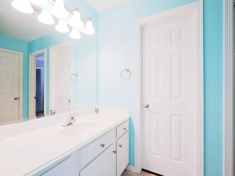 2422 Lansing Cir — Photo 22