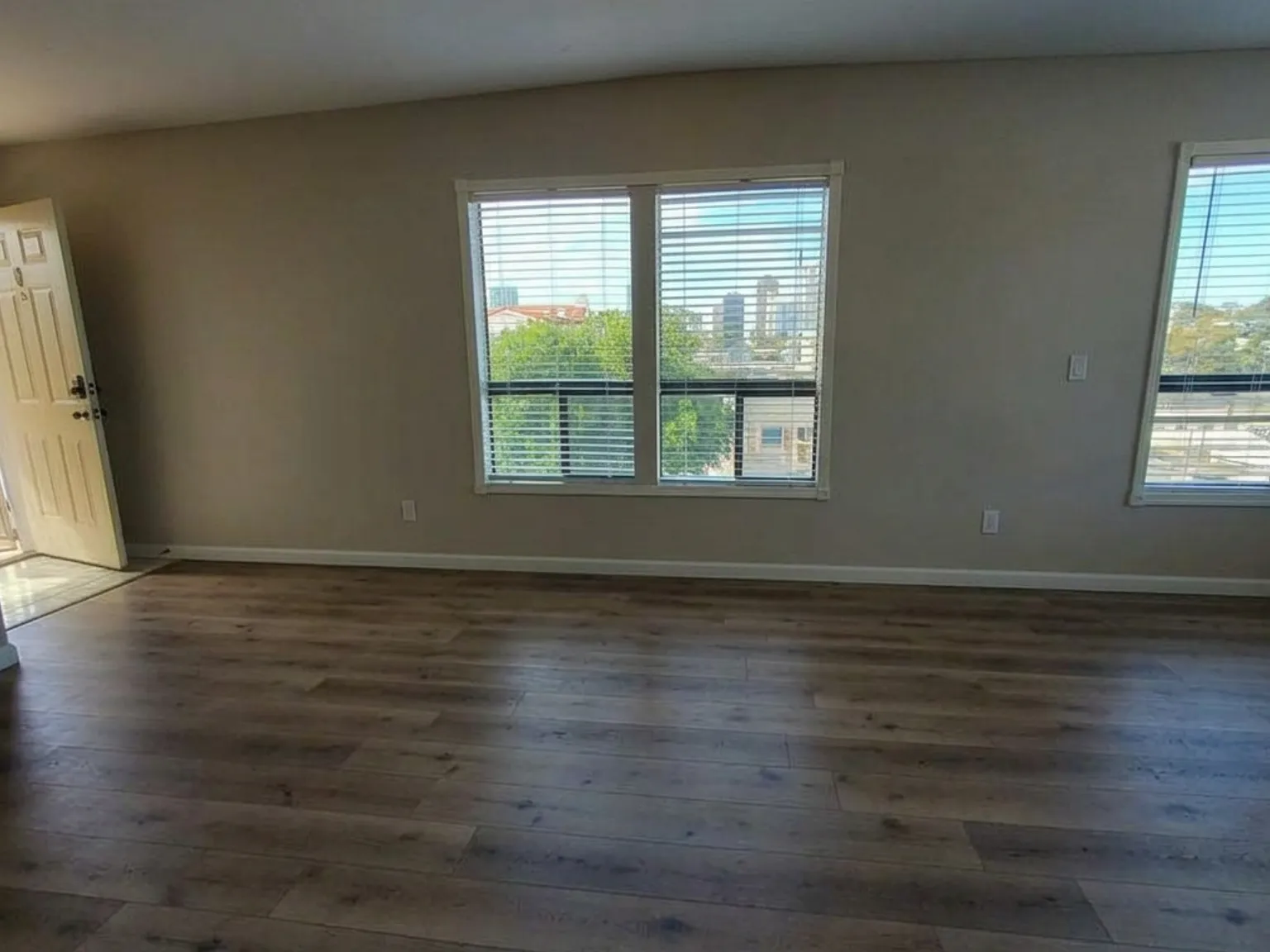 2 bed, 850 sqft, $3,100 — Photo 3