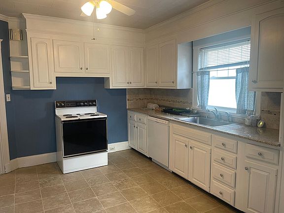 4th image of 121 Highland Ave