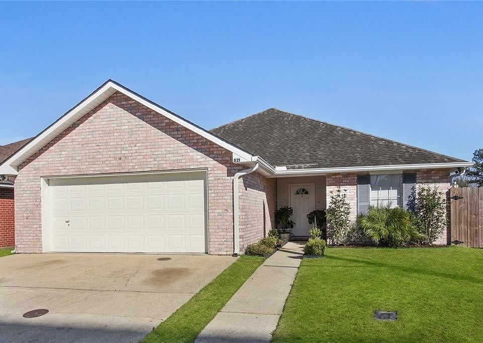 1st image of 821 Newport Dr