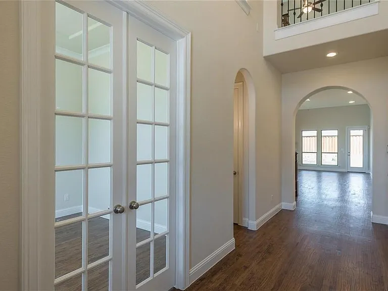 560 Thoroughbred Ave — Photo 5