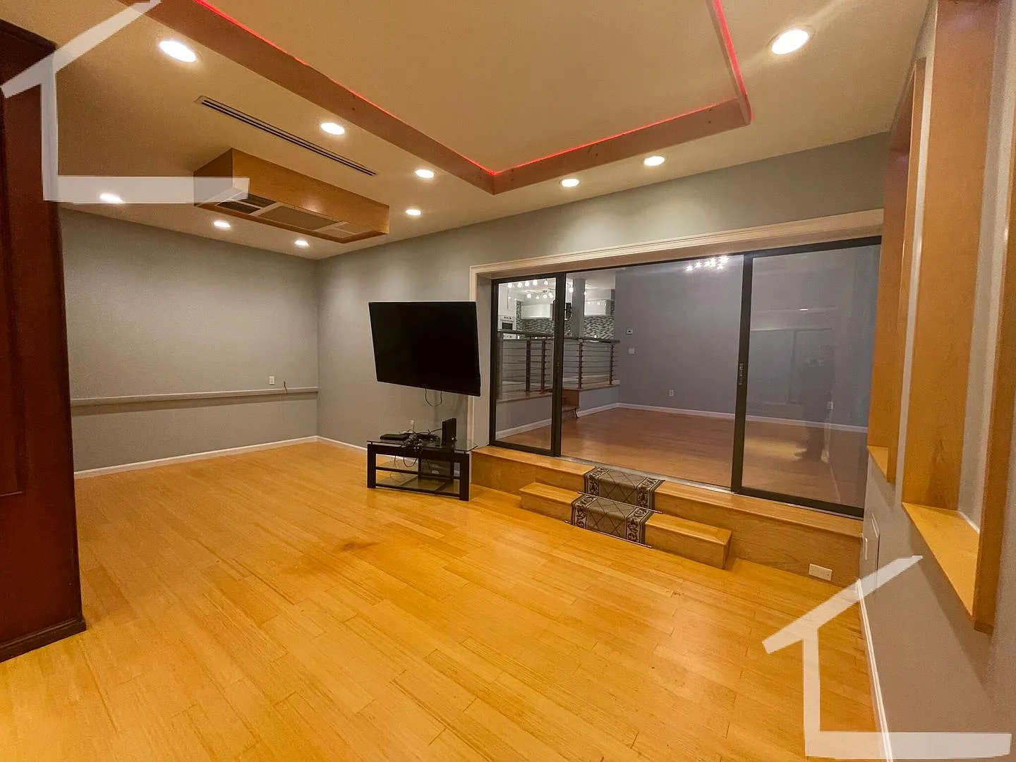 Hot Newton Listing — Photo 3