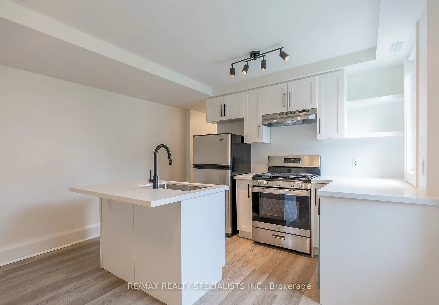 2 bed, $2,900 — Photo 3