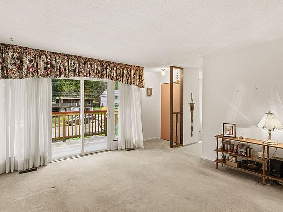 3rd image of 4390 Hoskins Rd