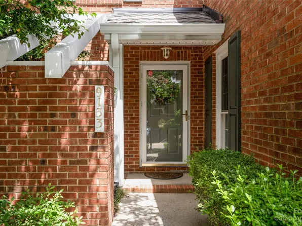 9133 N Vicksburg Park Ct, Charlotte, NC 28210