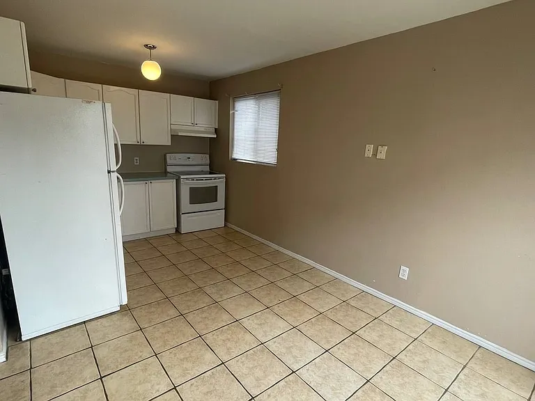 82 Sanford St #B — Photo 9