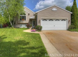 149 Rollingwood Dr NE, Rockford, MI