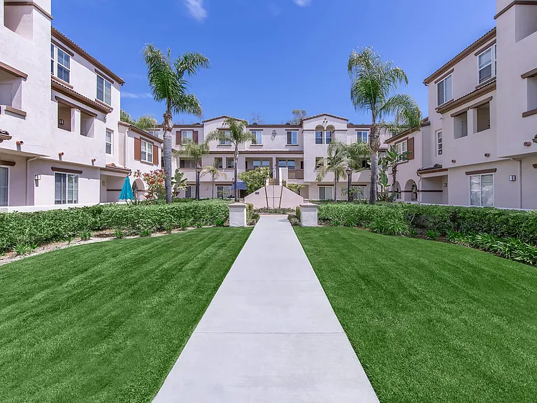 Laurel Glen Apartment Homes — Photo 1