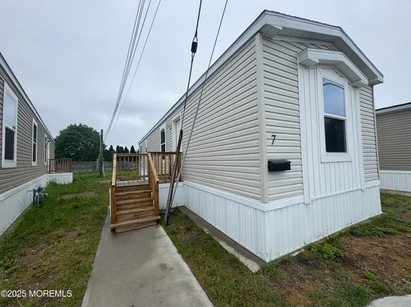 7 Mary Ann Court, Hazlet, NJ 07734