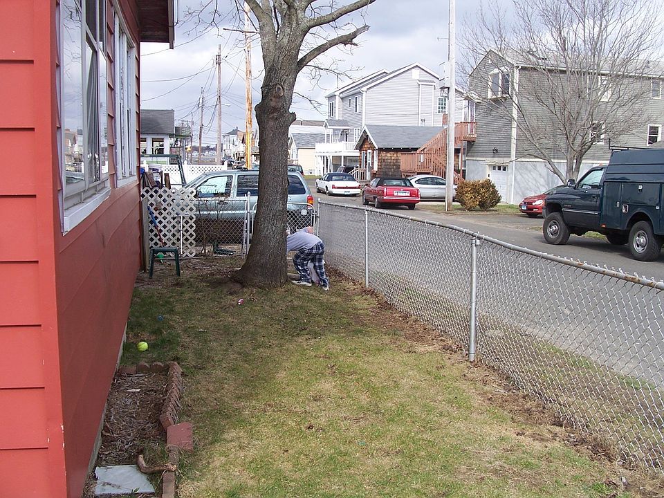 Side view Morehouse Ave toward beach end