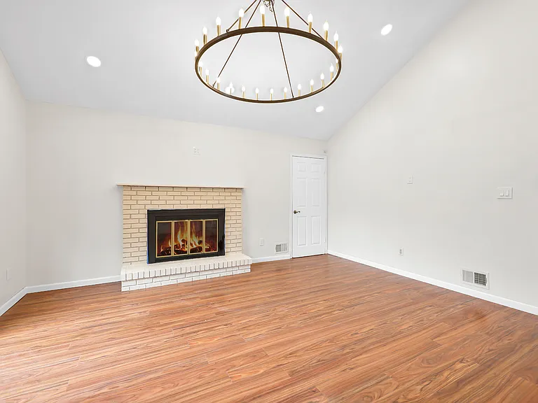 19 Pierson Dr — Photo 10