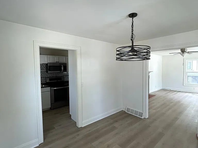 609 Center St — Photo 3