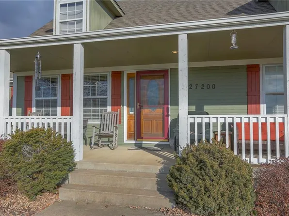 27200 E Bundschu Rd, Buckner, MO 64016