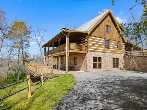 302 Beech Branch Rd, Gatlinburg, TN 37738