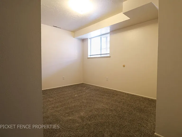 1488 E 8th St — Photo 13