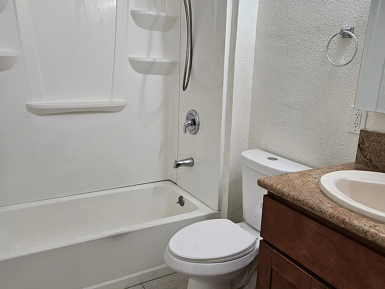 4094 N Mountain Dr — Photo 3