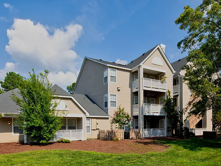 Featherstone Apartments at Kiln Creek — Photo 20