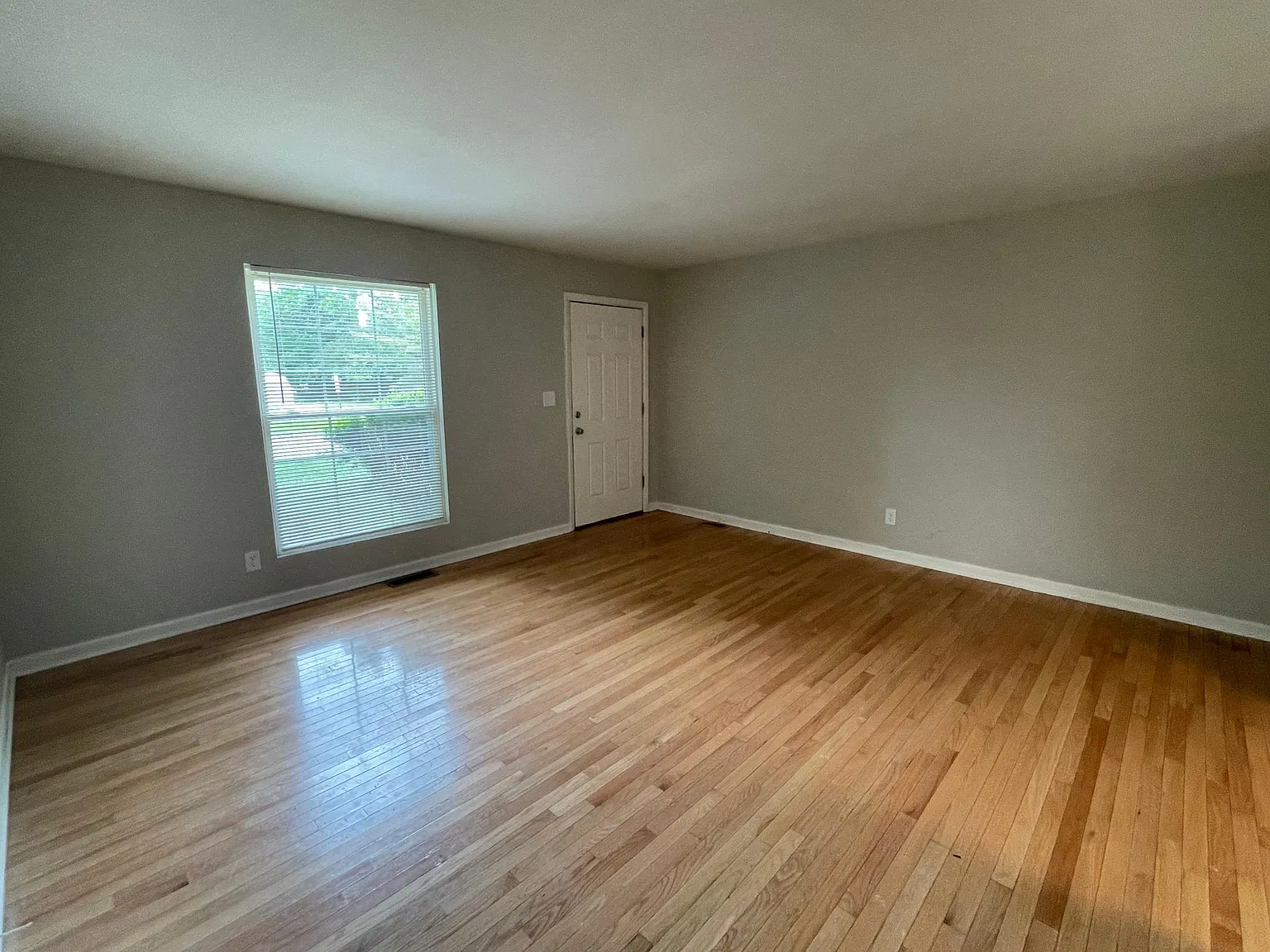 495 Rosslyn Ave — Photo 4
